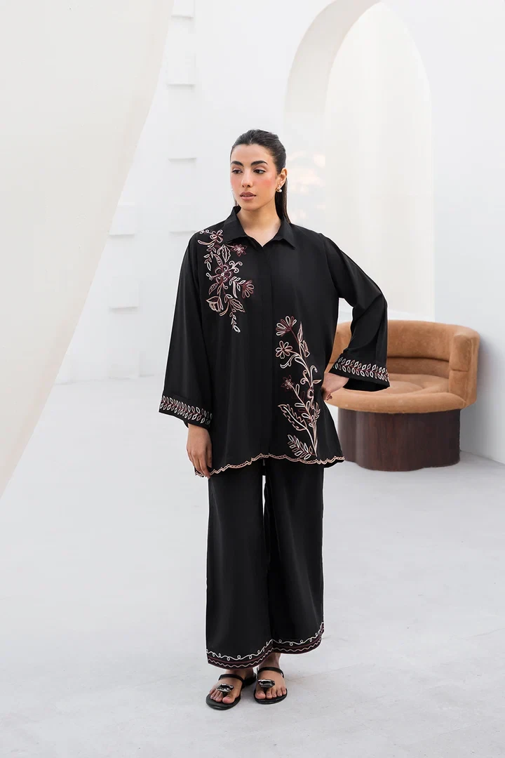 Pakistani Womens Clothes: Modest Fashion That Doesn't Compromise