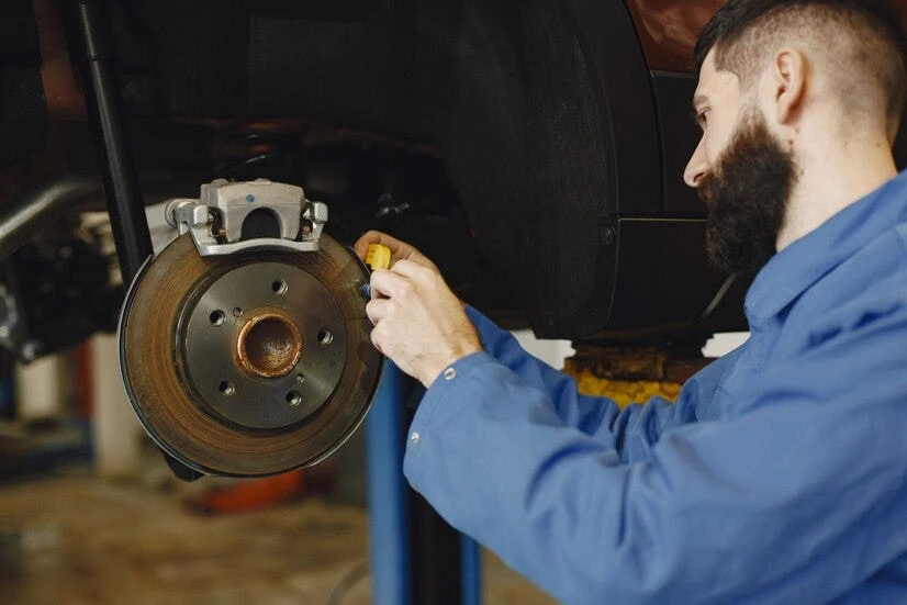 How Do You Know Brake Pads Need Replacing? A Complete Guide for Dubai Drivers